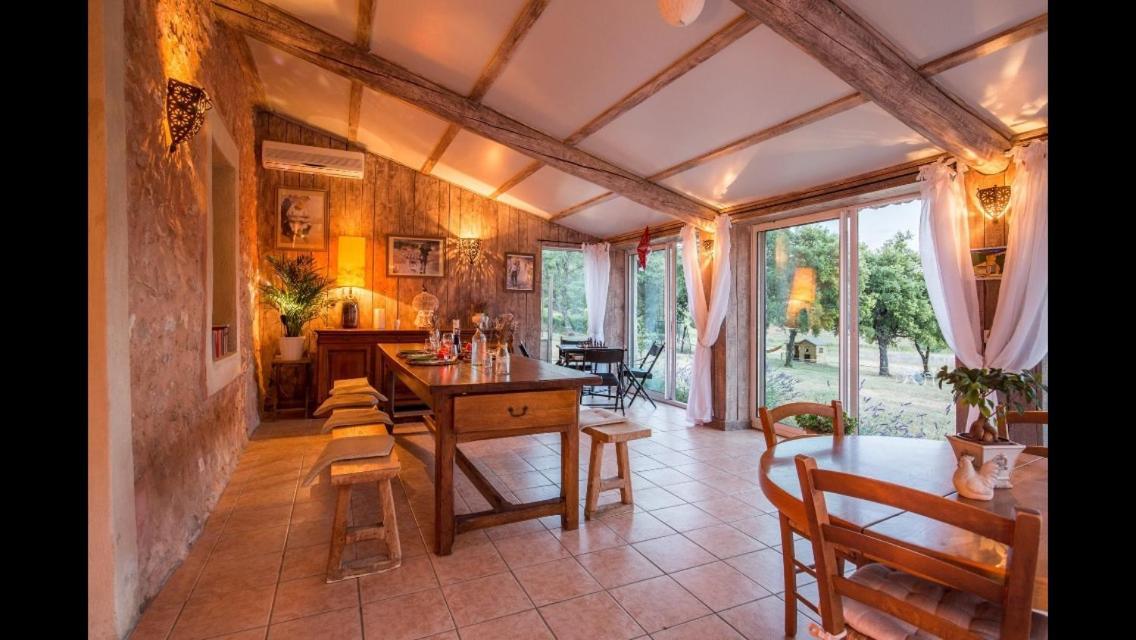 Chambres D'Hotes De La Verrerie Lioux Екстериор снимка