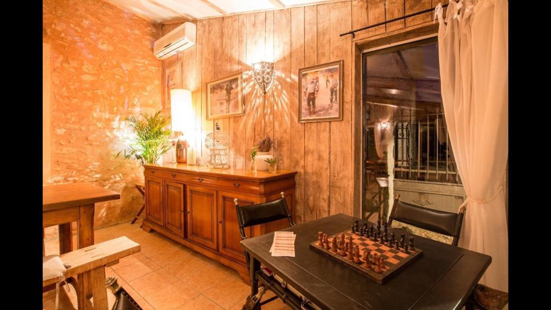 Chambres D'Hotes De La Verrerie Lioux Екстериор снимка